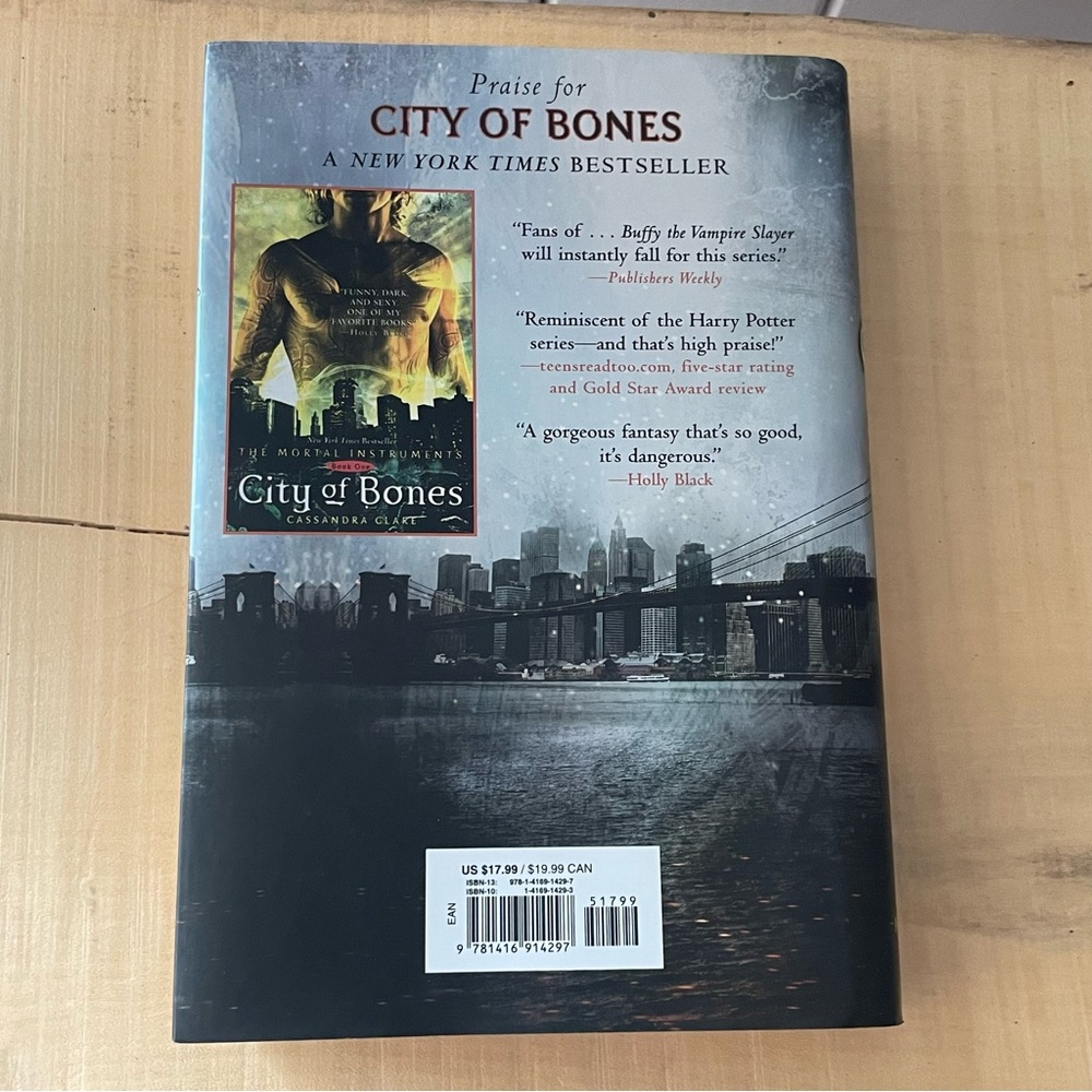 JUST IN City of Ashes Hardcover Fantasy Fiction Book Mortal Instruments Book 2 - Picture 2 of 8